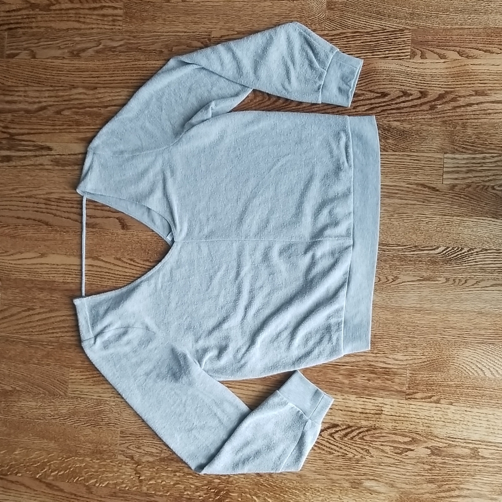 (L) Z Supply Long Sleeved Top Back Classic Cutout Rayon Blend Uber Soft V Neck